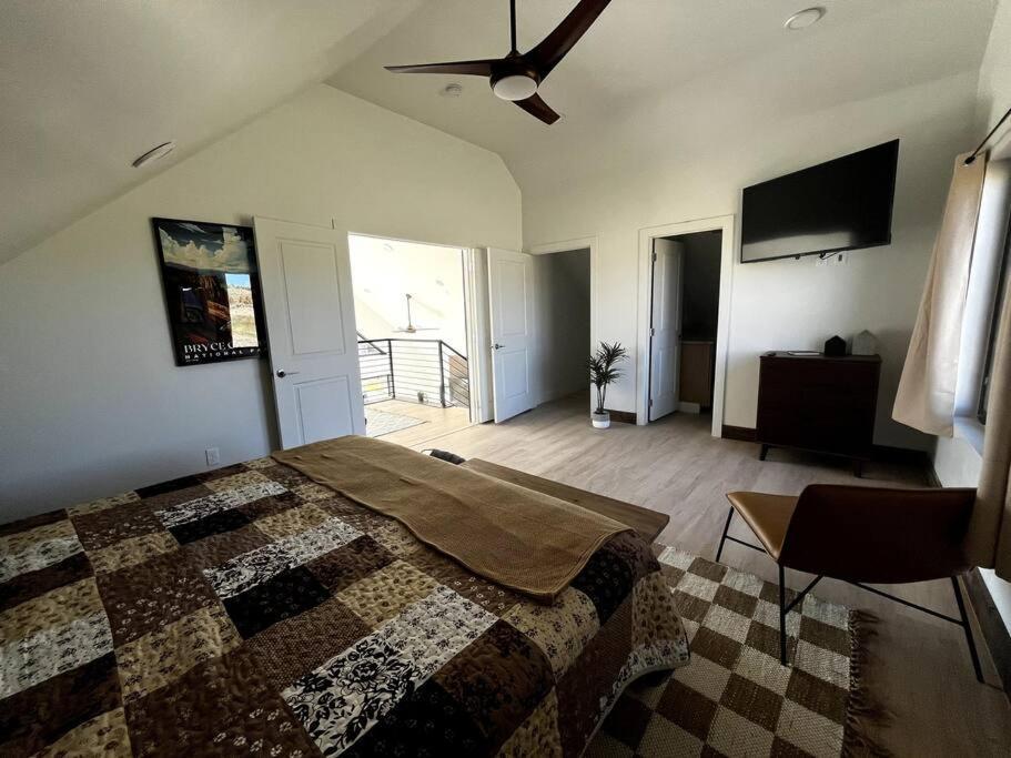 Red Rock Retreat Stunning Floor To Ceiling Views Villa Hatch Exteriör bild