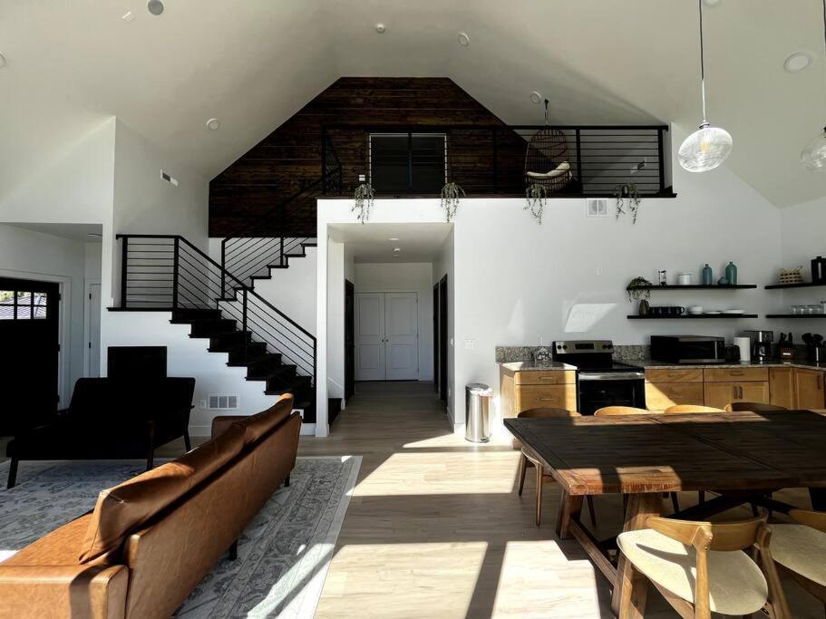 Red Rock Retreat Stunning Floor To Ceiling Views Villa Hatch Exteriör bild