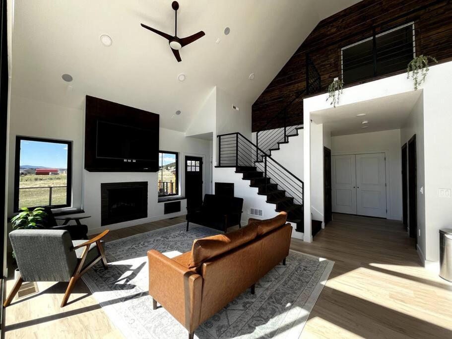 Red Rock Retreat Stunning Floor To Ceiling Views Villa Hatch Exteriör bild